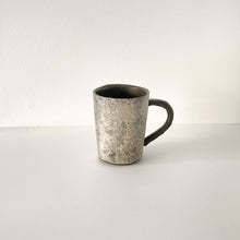 画像をギャラリービューアに読み込む, 3106 Taeko KAJIHARA 梶原妙子 / Mug Cup  粉打(黒)マグカップ