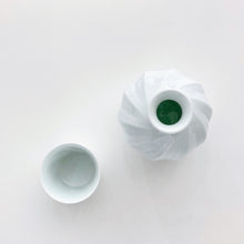 画像をギャラリービューアに読み込む, 中尾純 Jun NAKAO / 白磁面取線彫徳利・ぐい呑 Sake Set 0300