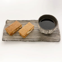 画像をギャラリービューアに読み込む, 3306 Taeko KAJIHARA 梶原妙子 / 5 Legs Cup 刷毛目(黒)寄せ足碗(小)