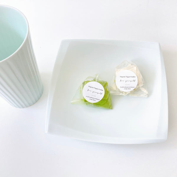 涼しそうな白磁　Plate with Edge Design   2021年6月11日臨時日