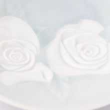 画像をギャラリービューアに読み込む, 川崎精一 Seiichi KAWASAKI /050112　陰刻皿14cm 薔薇 Small Plate 2Roses
