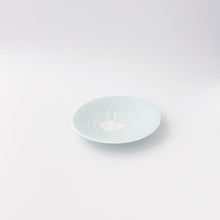 画像をギャラリービューアに読み込む, 川崎精一 Seiichi KAWASAKI /　050114　陰刻皿14cm 椿　Small Plate Camellia
