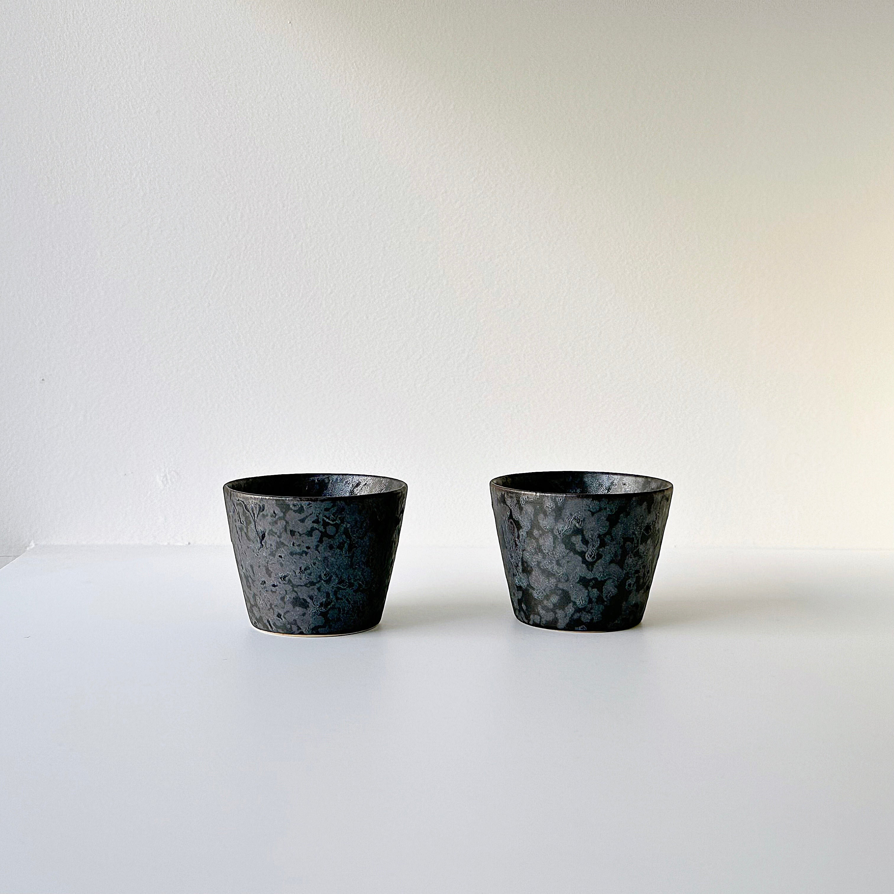 金善窯 Kanezen Kiln / 216 黒サビ絞り 蕎麦猪口（小）Small