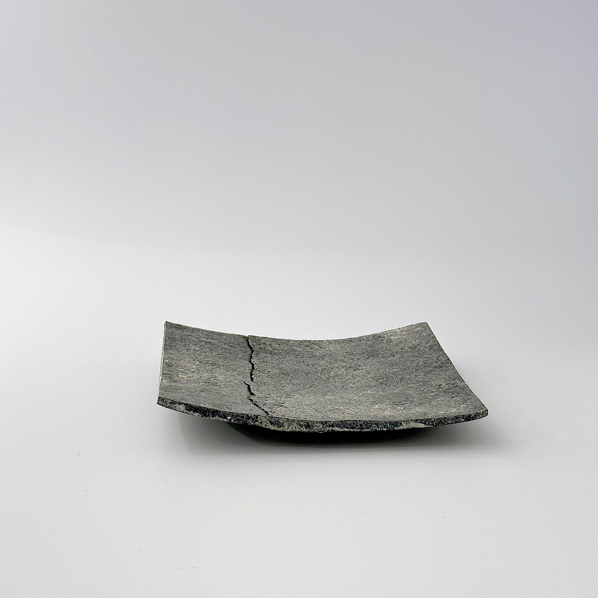 4113 Taeko KAJIHARA 梶原妙子 /Connected Square Plate 粉打