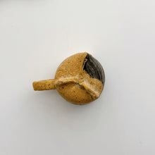 画像をギャラリービューアに読み込む, Taeko KAJIHARA 梶原妙子 /3602C Cup Different Soil Pattern  合わせ乱掻（黄・黒）3つ足カップC
