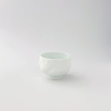 画像をギャラリービューアに読み込む, 中尾純 Jun NAKAO /   白磁ひねり湯呑　Japanese Tea Cup
