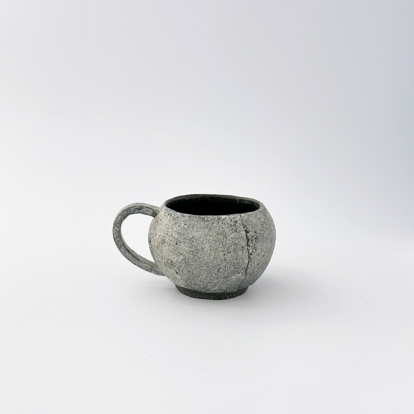 3107 Taeko KAJIHARA 梶原妙子 /Round Mug Cup  粉打（黒）丸マグカップ