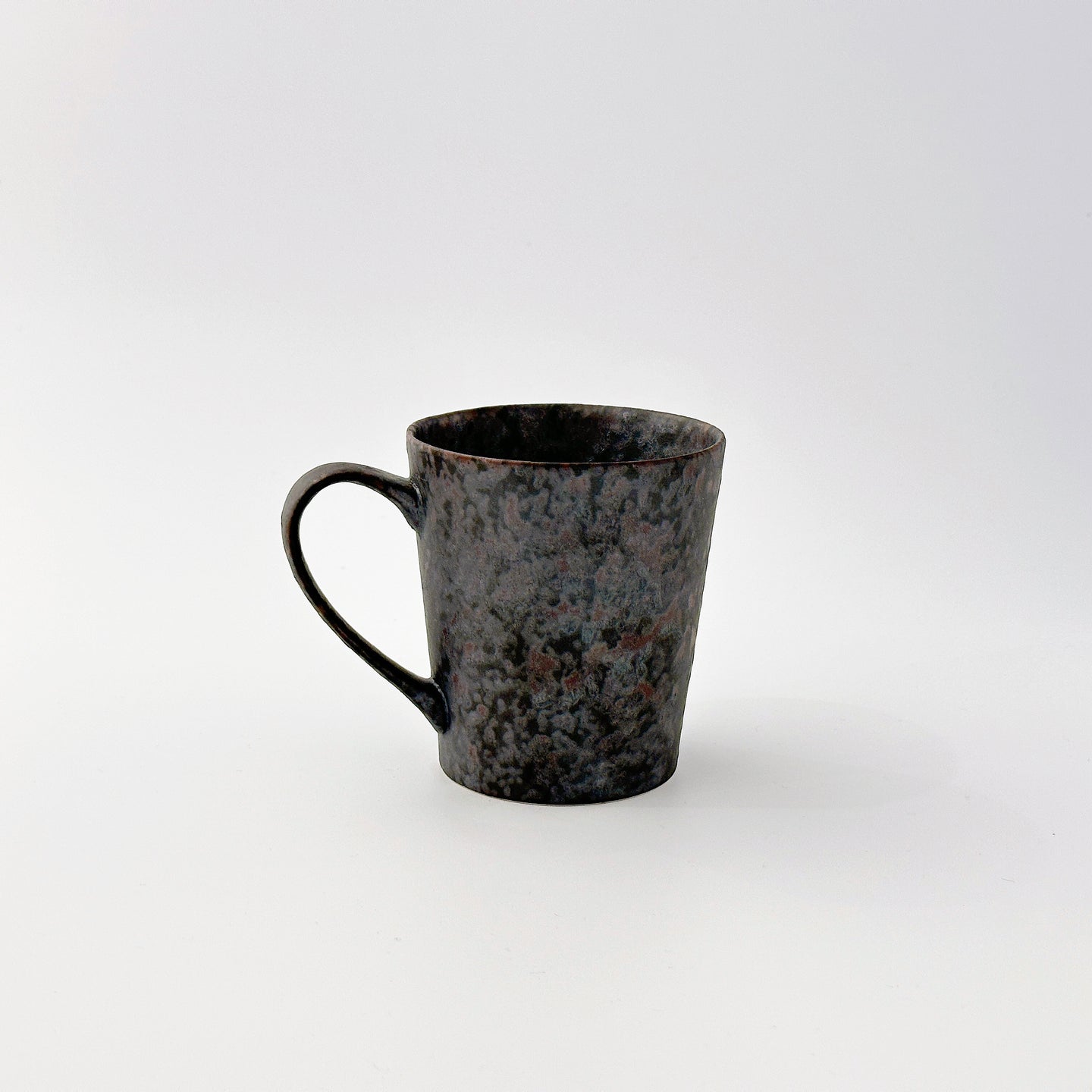 金善窯 Kanezen Kiln / 217 黒サビ絞りつき立てマグカップ（大）Mug Cup L