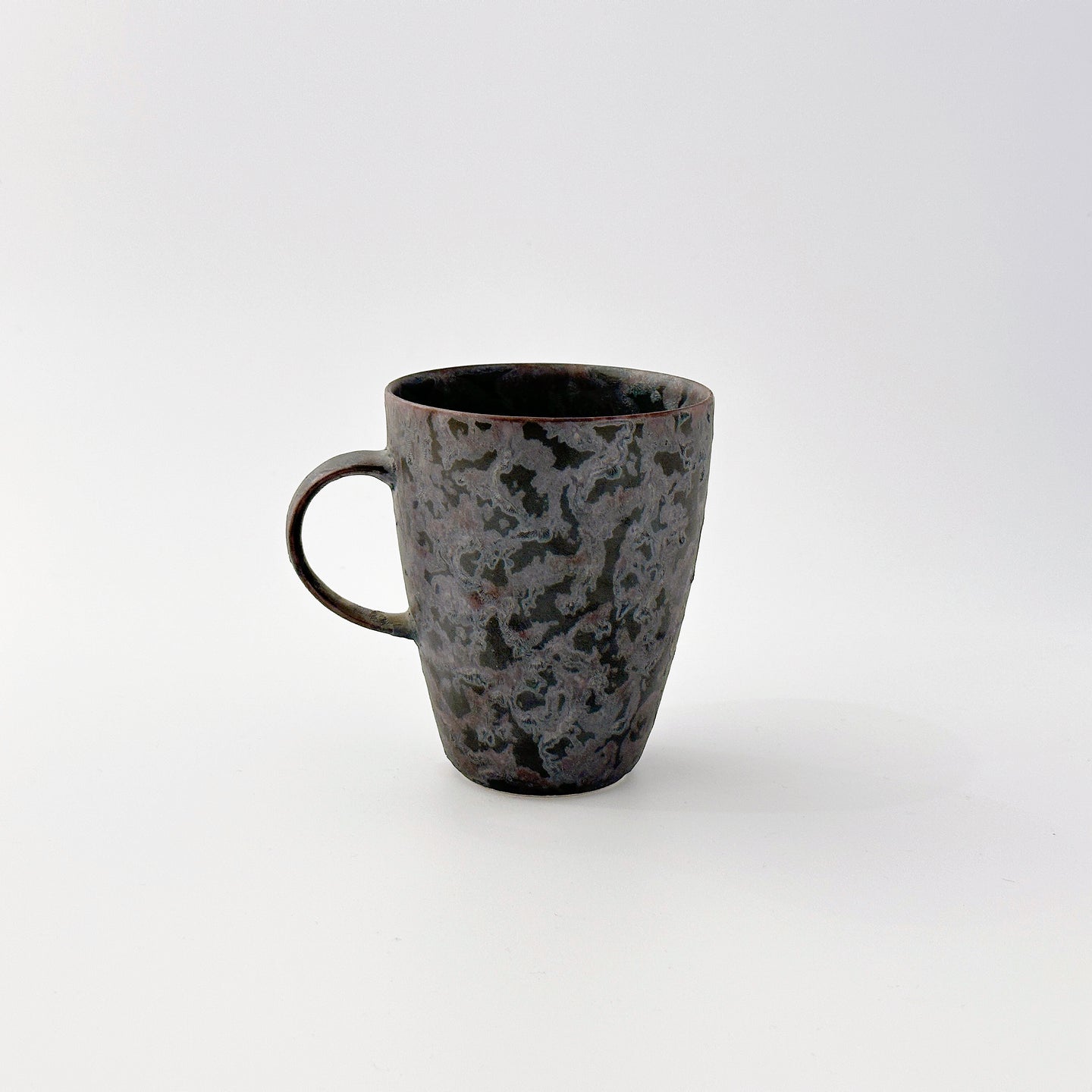 金善窯 Kanezen Kiln / 409 黒サビ絞り マグ渕立  Mug Cup