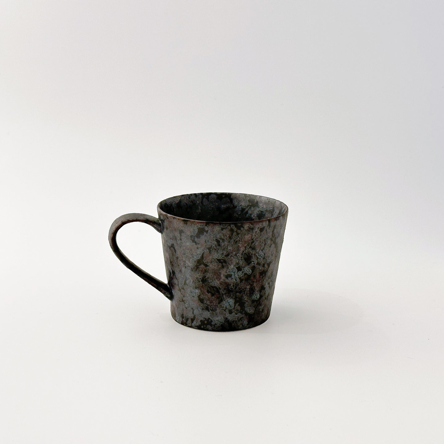 金善窯 Kanezen Kiln / 218 黒サビ絞りつき立マグカップ（小）Mug Cup S
