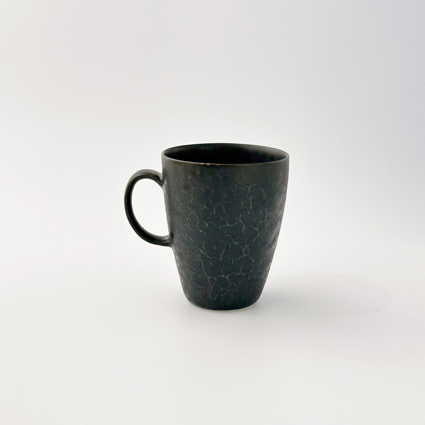 金善窯 Kanezen Kiln / 410 黒陶 マグ渕立  Mug Cup