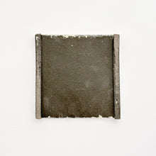 画像をギャラリービューアに読み込む, 4116 Taeko KAJIHARA 梶原妙子 / Round Curved Square Plate L 粉打（黒）丸彫二方足正方皿 14.5cm×14.5cm
