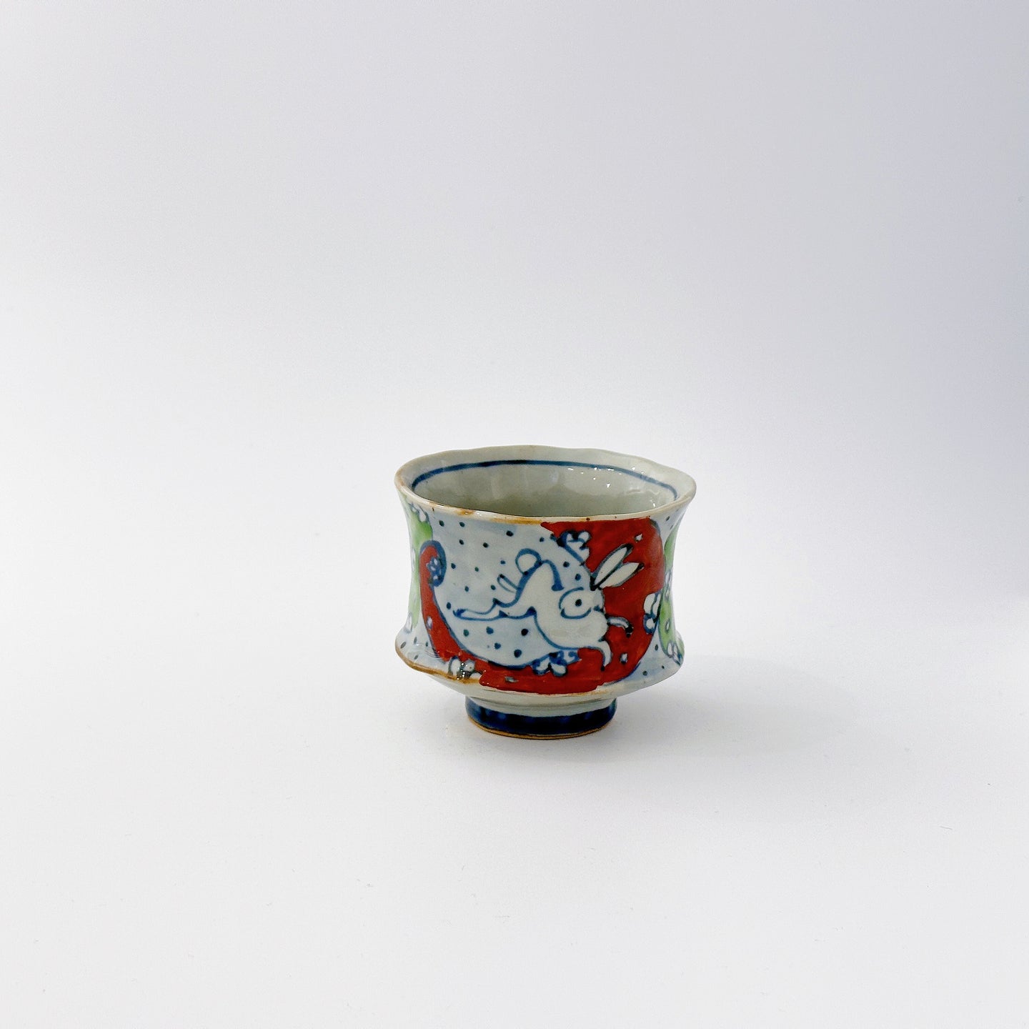皓洋窯 Kouyou Kiln / 401手捻り　リム湯呑み　兎　Hand-build Tea Cup Rabbit