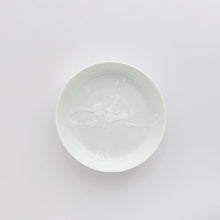 画像をギャラリービューアに読み込む, 202　井上祐希 Yuki INOUE /　釉滴付立皿（M）WHITE　Plate with Glaze Raindrop Pattern (M)
