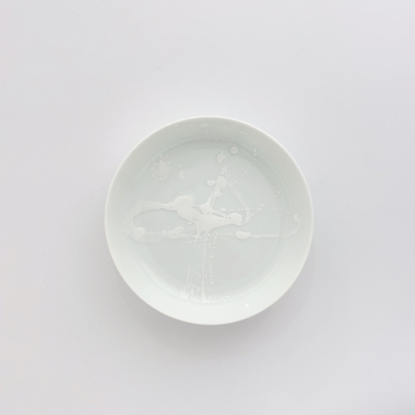 202　井上祐希 Yuki INOUE /　釉滴付立皿（M）WHITE　Plate with Glaze Raindrop Pattern (M)