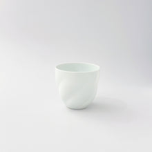 画像をギャラリービューアに読み込む, 中尾純 Jun NAKAO / 白磁ひねりカップ Twisted Cup White Porcelain　0303
