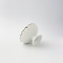 画像をギャラリービューアに読み込む, 皓洋窯 Kouyou Kiln /420303 高台菊小鉢　渕さびバニラ（白）Small Footed Bowl
