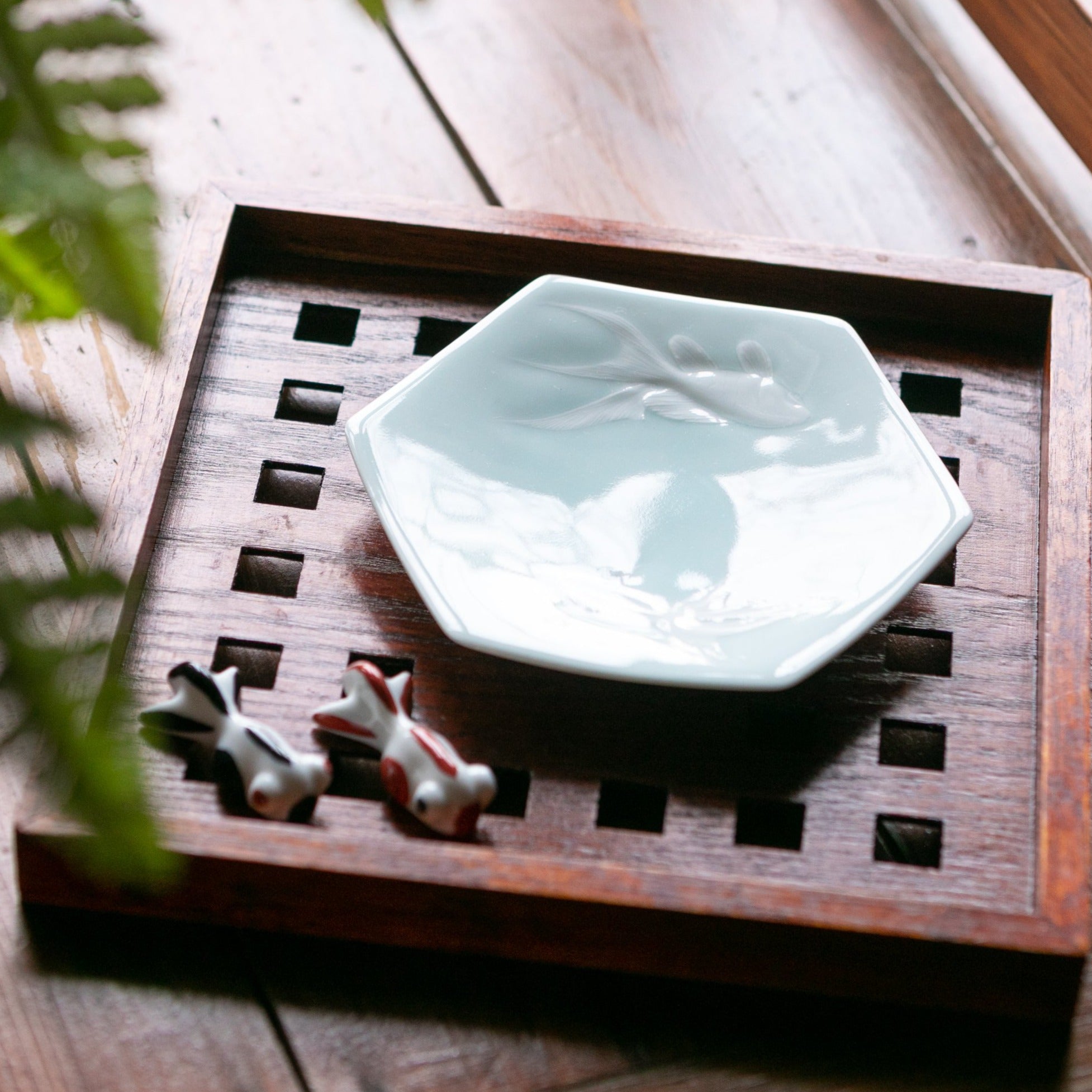川崎精一 Seiichi KAWASAKI /陰刻皿 六角金魚 Small Plate Goldfish