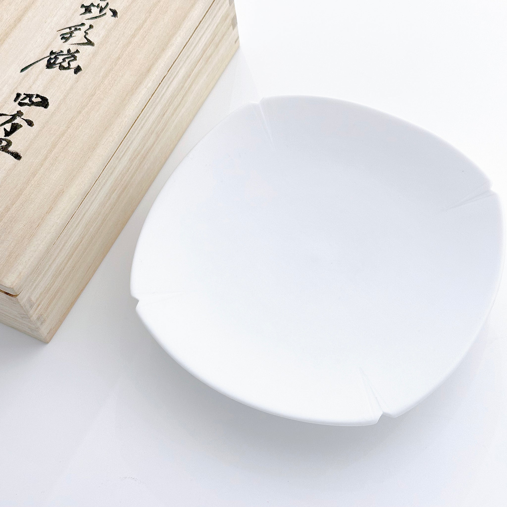 Hisaki SHOMURA 庄村久喜 /Square Plate 白妙彩磁 四方皿 – 陶庵東京 TouanTokyo