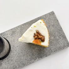 画像をギャラリービューアに読み込む, 4111　Taeko KAJIHARA 梶原妙子 / Round Carved Rectangle Plate 粉打（黒）丸彫二方足長方皿
