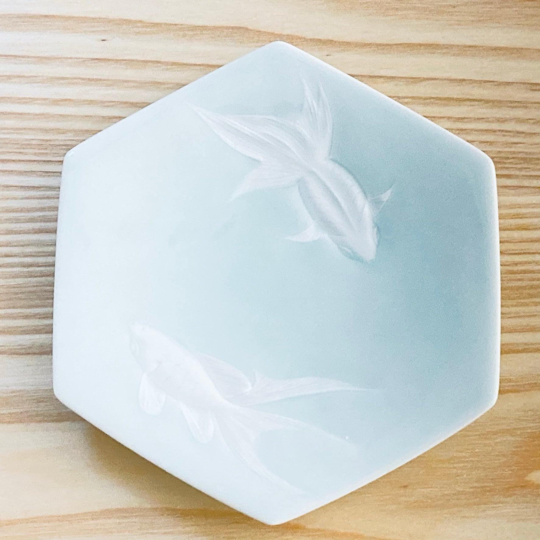 川崎精一 Seiichi KAWASAKI /陰刻皿 六角金魚 Small Plate Goldfish