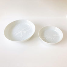 画像をギャラリービューアに読み込む, 202　井上祐希 Yuki INOUE /　釉滴付立皿（M）WHITE　Plate with Glaze Raindrop Pattern (M)

