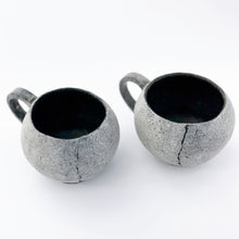 画像をギャラリービューアに読み込む, 3107 Taeko KAJIHARA 梶原妙子 /Round Mug Cup  粉打（黒）丸マグカップ

