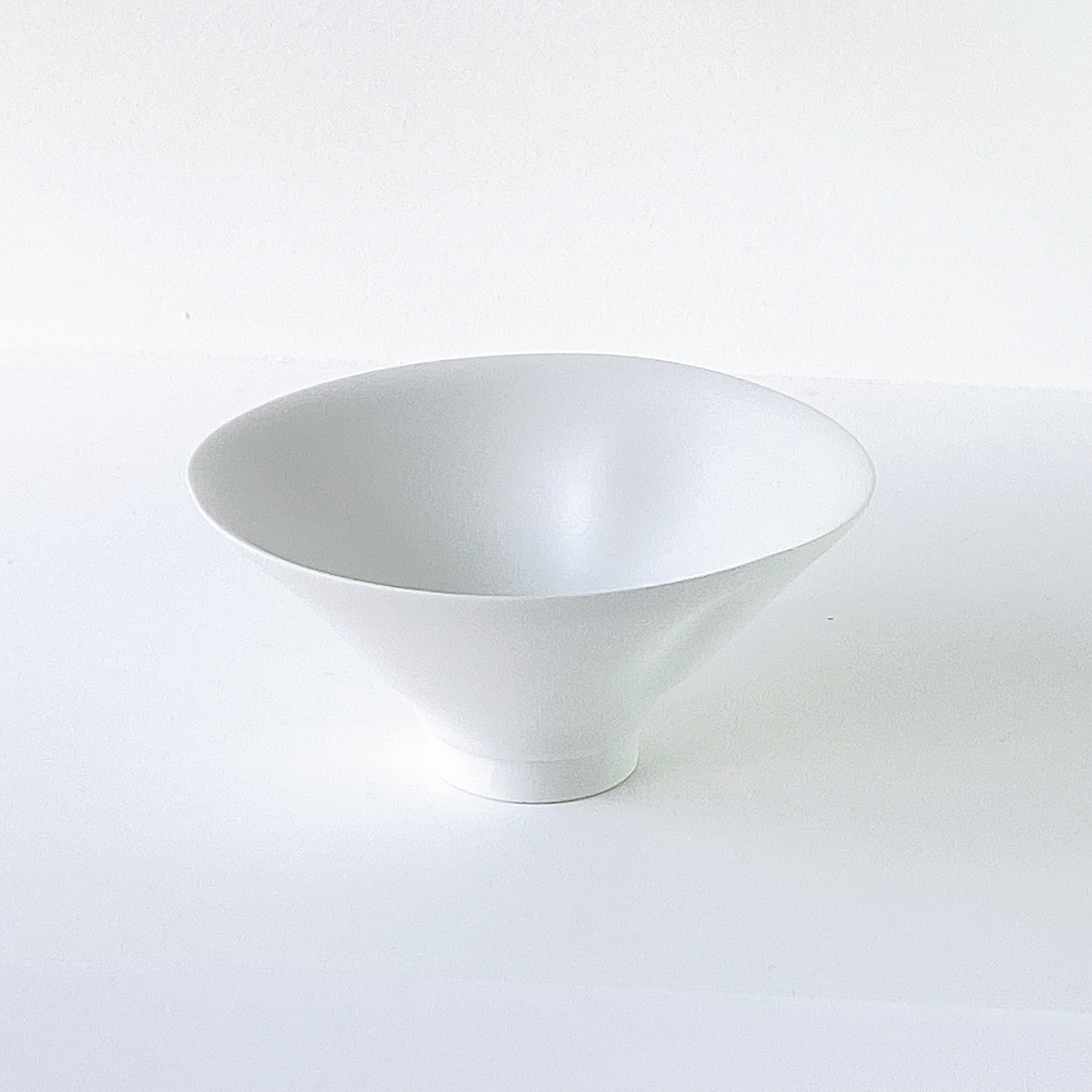 Hisaki SHOMURA 庄村久喜 / 040101 Footed Small Bowl 白妙磁高台小鉢