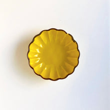 画像をギャラリービューアに読み込む, 皓洋窯 Kouyou Kiln / 菊小鉢　渕さびミモザ　Small Bowl Chrysanthemum Shape Yellow
